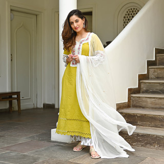 Uditi Singh feet photo 6