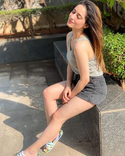 Uditi Singh feet photo 7