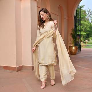 Uditi Singh feet photo 14
