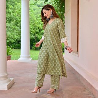 Uditi Singh feet photo 10