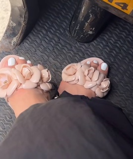 Uditi Singh feet photo 7