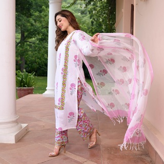 Uditi Singh feet photo 11