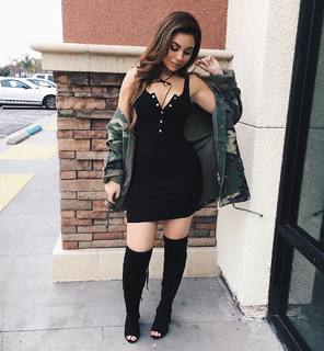 Uldouz Wallace feet photo 8