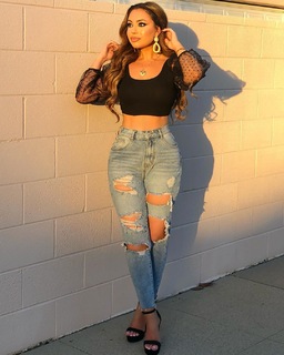 Uldouz Wallace feet photo 5