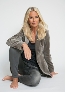 Ulrika Jonsson feet photo 3