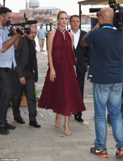 Uma Thurman feet photo thumbnail