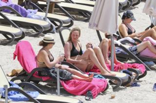Uma Thurman feet photo thumbnail