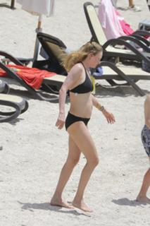 Uma Thurman feet photo thumbnail