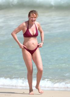 Uma Thurman feet photo thumbnail