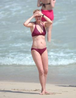 Uma Thurman feet photo thumbnail