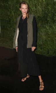 Uma Thurman feet photo thumbnail