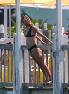 Uma Thurman feet photo thumbnail