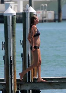 Uma Thurman feet photo thumbnail