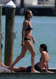 Uma Thurman feet photo thumbnail