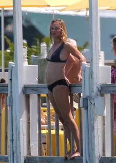 Uma Thurman feet photo thumbnail