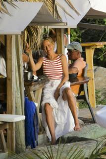 Uma Thurman feet photo thumbnail