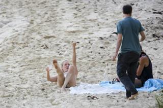 Uma Thurman feet photo thumbnail