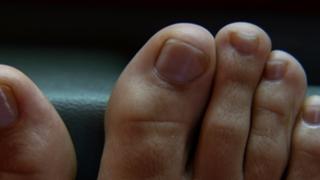 Uma Thurman feet photo thumbnail