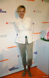 Uma Thurman feet photo thumbnail