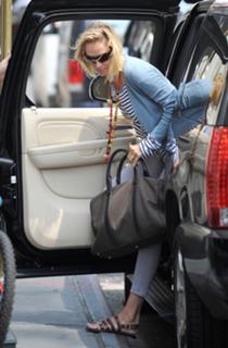 Uma Thurman feet photo thumbnail