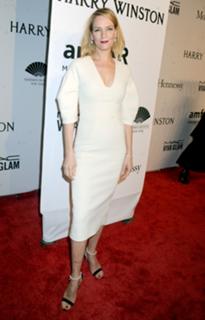 Uma Thurman feet photo thumbnail