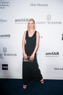 Uma Thurman feet photo thumbnail