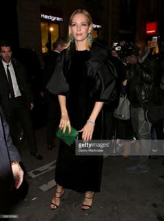 Uma Thurman feet photo thumbnail