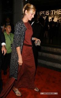 Uma Thurman feet photo thumbnail