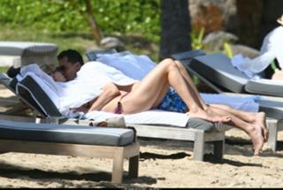 Uma Thurman feet photo thumbnail