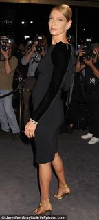 Uma Thurman feet photo thumbnail