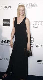 Uma Thurman feet photo thumbnail