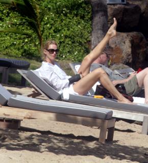 Uma Thurman feet photo thumbnail
