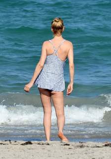 Uma Thurman feet photo thumbnail