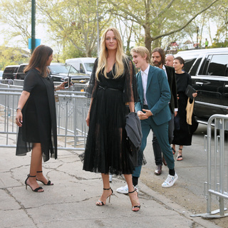 Uma Thurman feet photo thumbnail