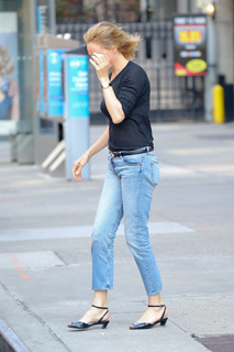 Uma Thurman feet photo thumbnail