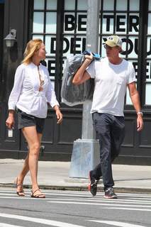 Uma Thurman feet photo thumbnail
