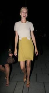 Uma Thurman feet photo thumbnail