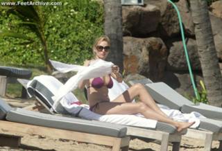 Uma Thurman feet photo thumbnail