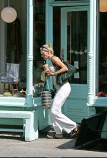 Uma Thurman feet photo thumbnail