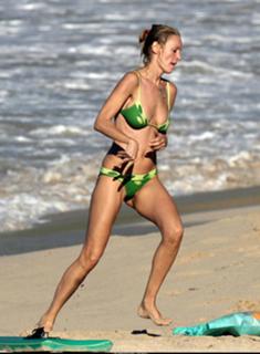 Uma Thurman feet photo thumbnail