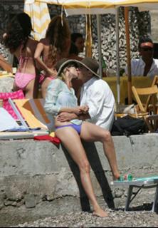Uma Thurman feet photo thumbnail
