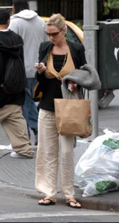 Uma Thurman feet photo thumbnail