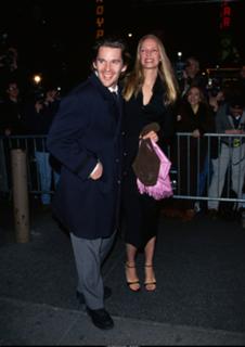 Uma Thurman feet photo thumbnail