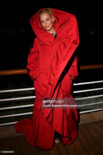 Uma Thurman feet photo thumbnail
