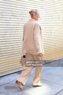 Uma Thurman feet photo thumbnail