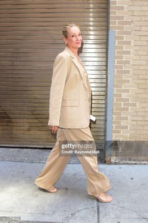 Uma Thurman feet photo thumbnail
