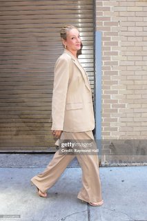 Uma Thurman feet photo thumbnail