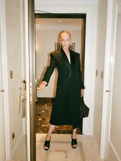 Uma Thurman feet photo thumbnail