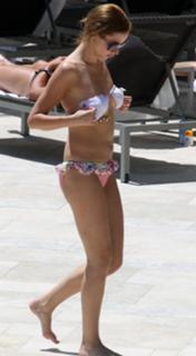 Una Healy feet photo thumbnail