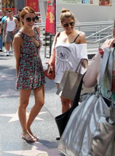 Una Healy feet photo thumbnail